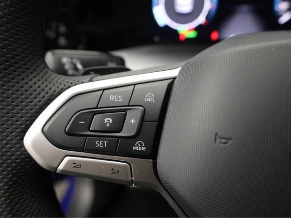 VOLKSWAGEN Golf VIII (2025) — foto 6 van 21