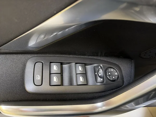 Peugeot 2008 (2019) — foto 8 van 22