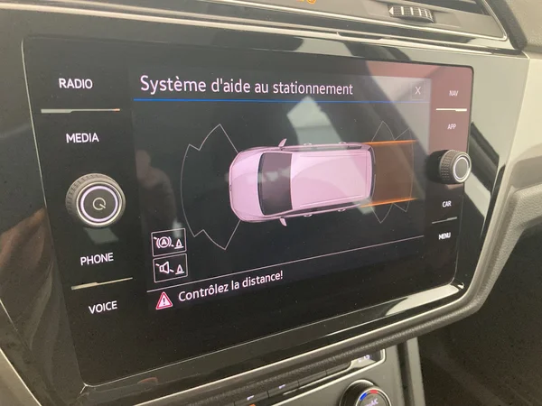 VOLKSWAGEN Touran (2020) — foto 6 van 23