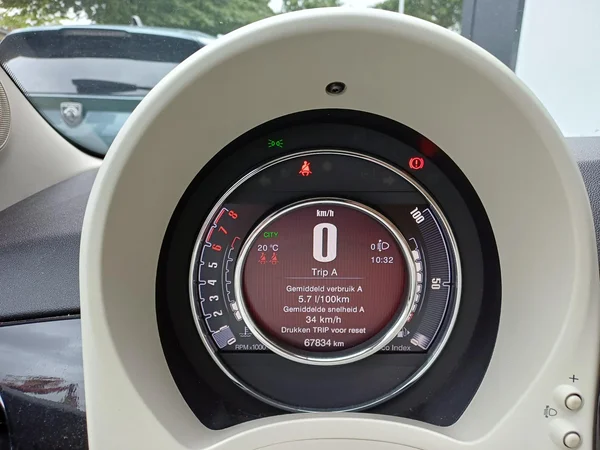 Fiat 500C (2022) — foto 17 van 18