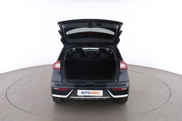 Kia Niro (2016) — foto 7 van 16