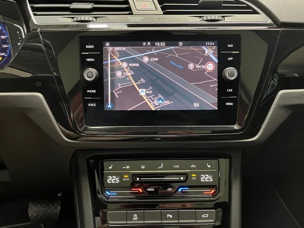 VOLKSWAGEN Touran (2025) — foto 2 van 22