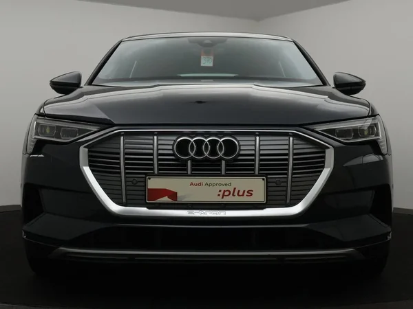 Audi e-tron (2022) — foto 23 van 28