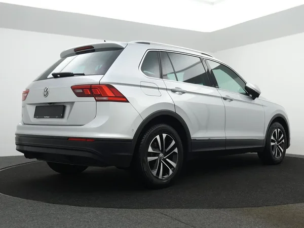Volkswagen Tiguan (2020) — foto 6 van 27