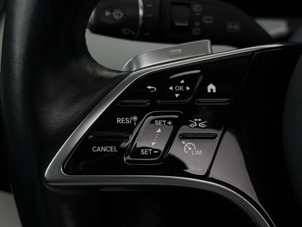 MERCEDES E 300 (2021) — foto 9 van 34