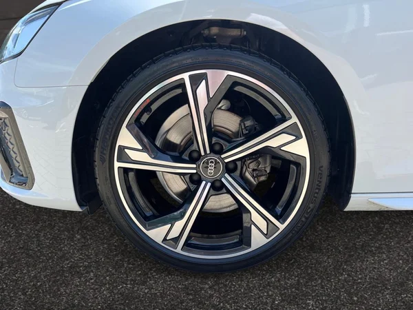 AUDI A4 Avant (2024) — foto 11 van 22