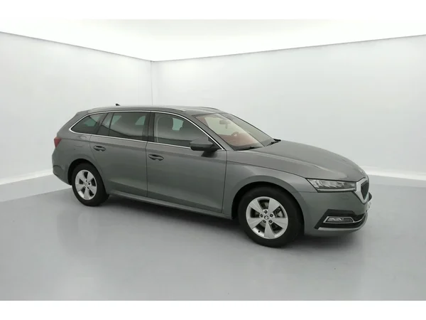 SKODA Octavia Combi Dsl (2022) — foto 4 van 36