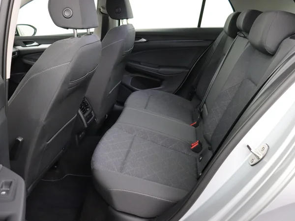 VOLKSWAGEN Golf (2024) — foto 5 van 28