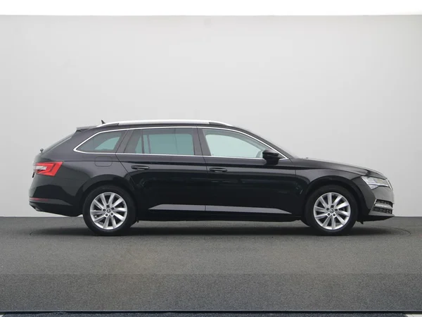 SKODA Superb Combi (2024) — foto 20 van 22