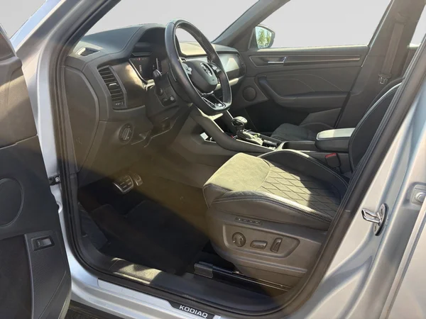 SKODA Kodiaq (2023) — foto 11 van 14