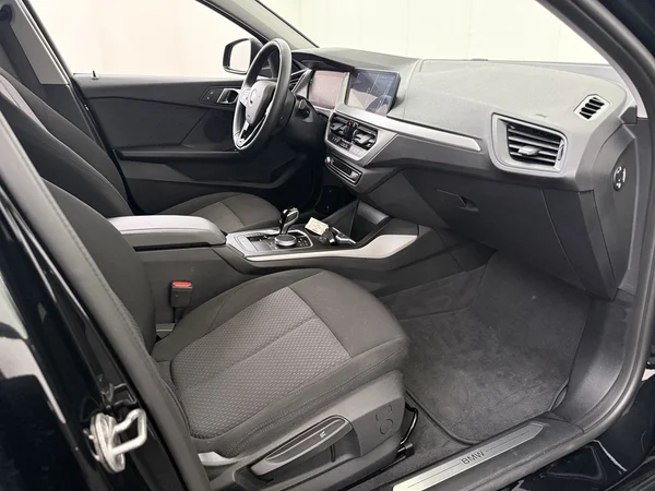 BMW 118 (2024) — foto 3 van 25