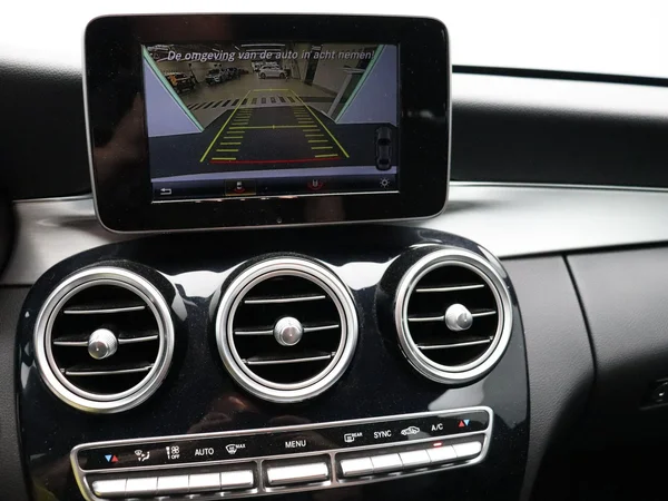 Mercedes-Benz C-Klasse (2016) — foto 11 van 29