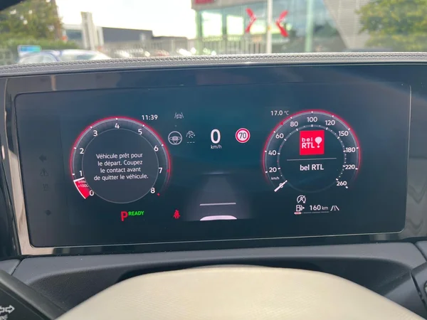 VOLKSWAGEN Tiguan (2025) — foto 16 van 17