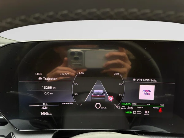 AUDI Q6 e-tron (2025) — foto 19 van 24