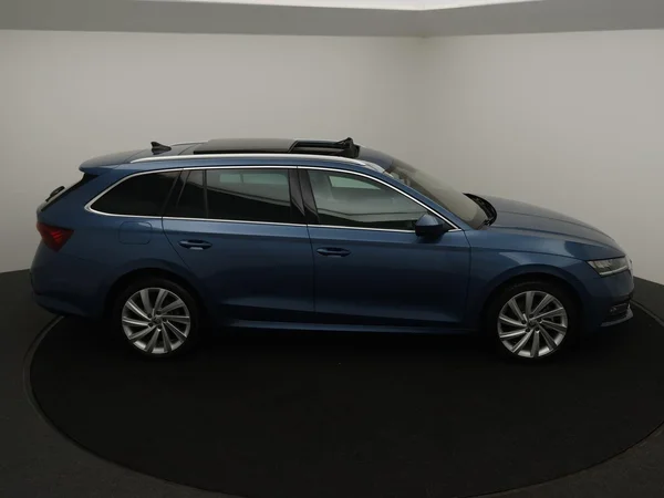 SKODA Octavia Combi PHEV (2021) — foto 30 van 32