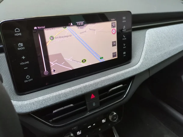 SKODA Scala (2024) — foto 2 van 15