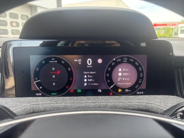SKODA Superb Combi (2025) — foto 12 van 12