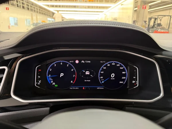 Volkswagen T-Roc (2023) — foto 8 van 30