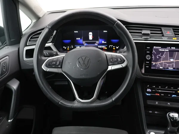 Volkswagen Touran (2023) — foto 4 van 25