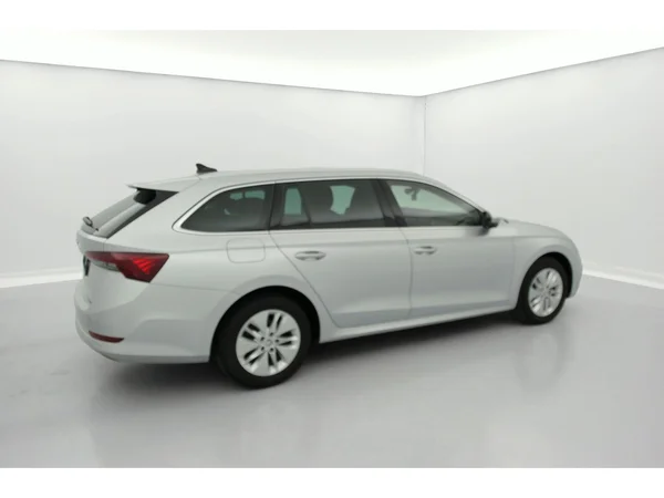 SKODA Octavia Combi (2022) — foto 32 van 36
