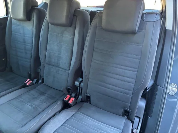 VOLKSWAGEN Touran (2023) — foto 7 van 23