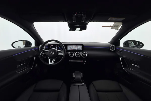 Mercedes-Benz A-Class PHEV (W177) (2020) — foto 4 van 31