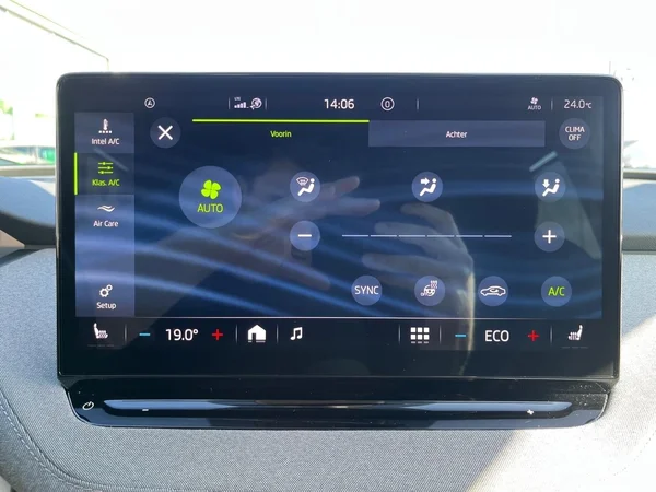 SKODA Enyaq (2023) — foto 6 van 22