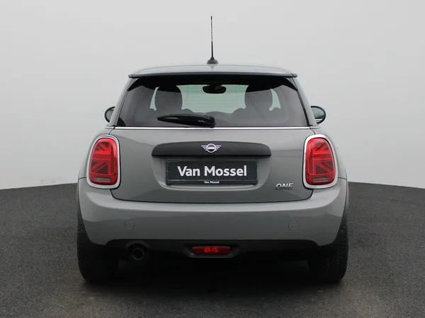 MINI One (2021) — foto 35 van 39