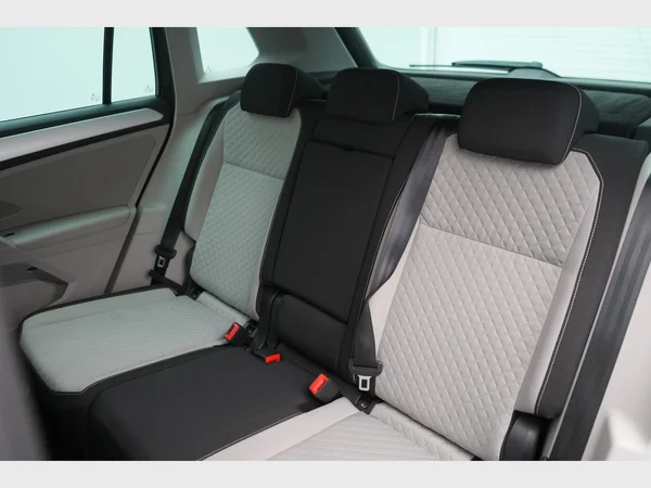 VOLKSWAGEN Tiguan (2017) — foto 16 van 27