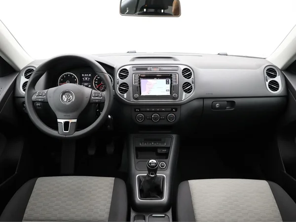 VOLKSWAGEN Tiguan (2016) — foto 18 van 19