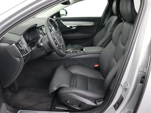 VOLVO V90 (2024) — foto 2 van 34