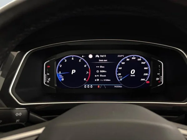 VOLKSWAGEN Tiguan (2023) — foto 8 van 17