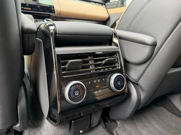 Land Rover Range Rover Sport (2023) — foto 28 van 40