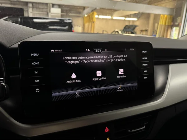SKODA Kamiq (2023) — foto 2 van 13