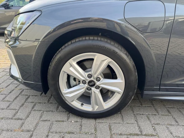 AUDI A3 Allstreet PHEV (2025) — foto 16 van 24