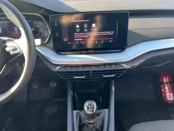 SKODA Octavia Combi (2024) — foto 17 van 17