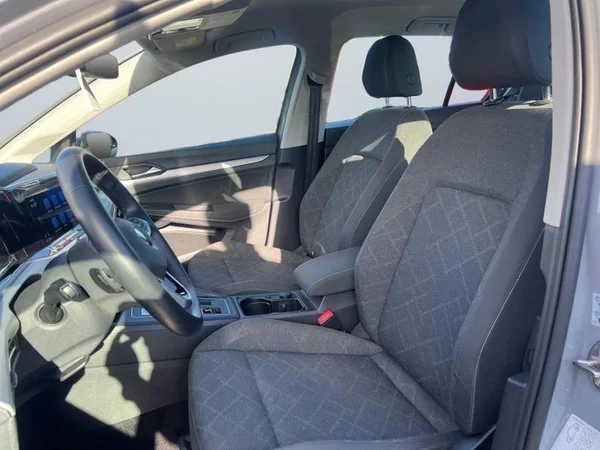 VOLKSWAGEN Golf VIII (2021) — foto 11 van 27