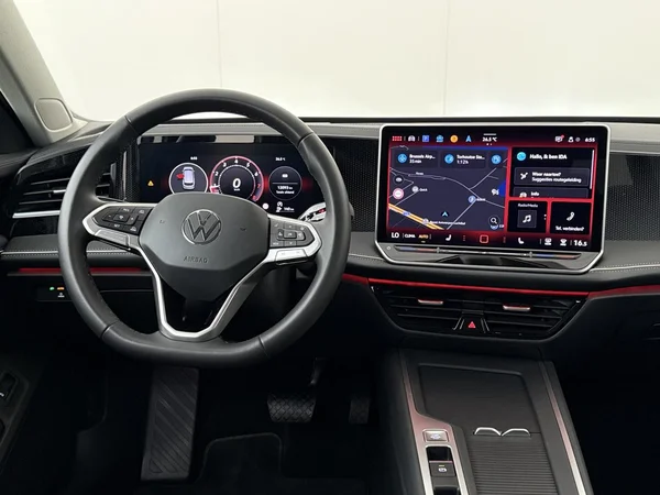 VOLKSWAGEN Passat SW (2025) — foto 15 van 19