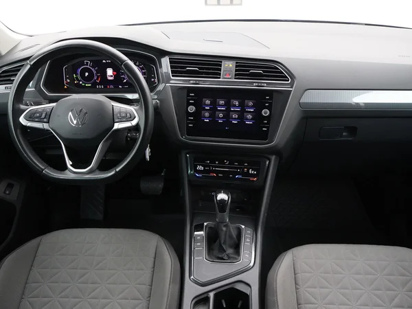 VOLKSWAGEN Tiguan eHybrid (PHEV) (2022) — foto 2 van 23