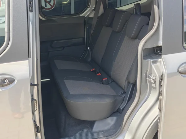 Ford Tourneo Courier (2025) — foto 2 van 18
