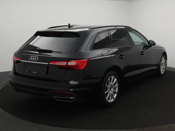 Audi A4 (2022) — foto 9 van 26