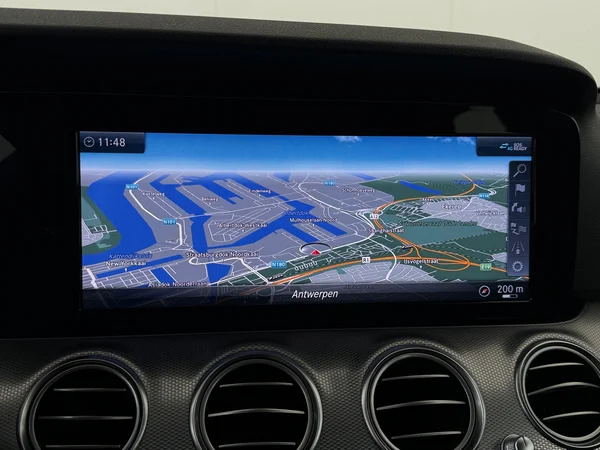 MERCEDES E 300 (2020) — foto 10 van 31