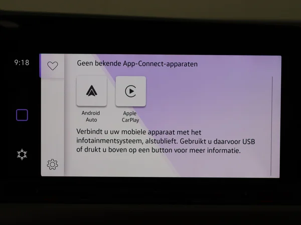 VOLKSWAGEN Golf (2024) — foto 13 van 27