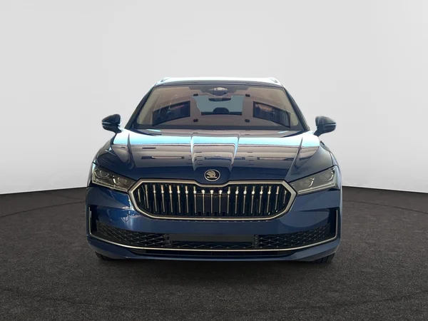 SKODA Superb Combi (2025) — foto 12 van 17