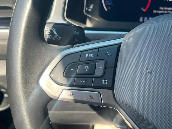 VOLKSWAGEN T-Roc (2024) — foto 7 van 26