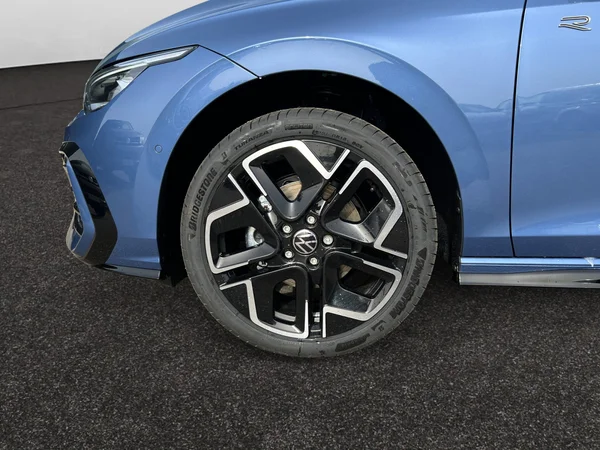 VOLKSWAGEN Golf VIII (2026) — foto 8 van 16