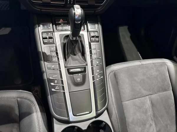Porsche Macan (2021) — foto 7 van 19
