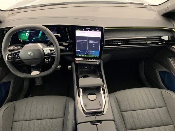 Renault Rafale E-TECH (HEV) (2026) — foto 4 van 28