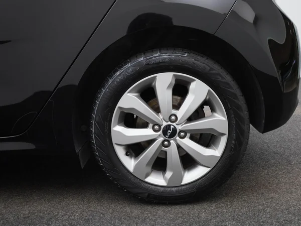 Kia Rio (2023) — foto 7 van 35