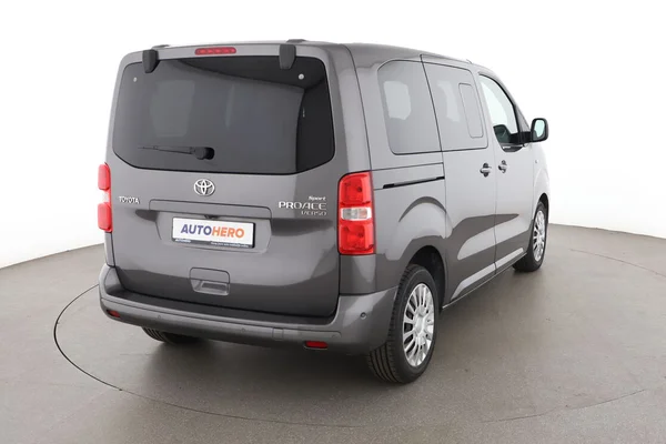 Toyota ProAce (2019) — foto 12 van 16